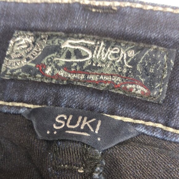 LIKE NEW VINTAGE SILVER SUKI DARKWASH MID CAPRIS 25x24 - Picture 2 of 15